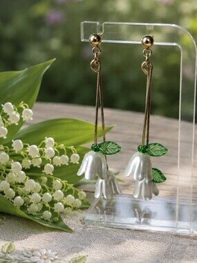 Lily of the Valley Flower Garden Plastic Gold Tone Pierced Earrings Brand New